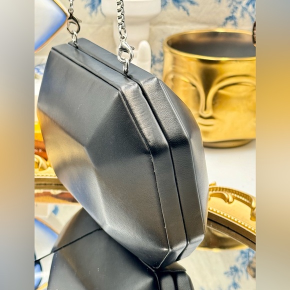 🆕 LULU GUINNESS 🧿 NWOT Black Leather Gem Clutch on a Chain - Picture 4 of 16